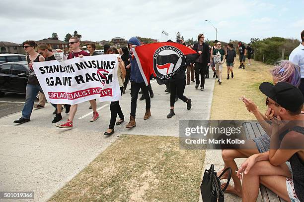 Australia Riot Control 59 Remembering Cronulla Riots 10 Years On Stock Photos, High-Res ...