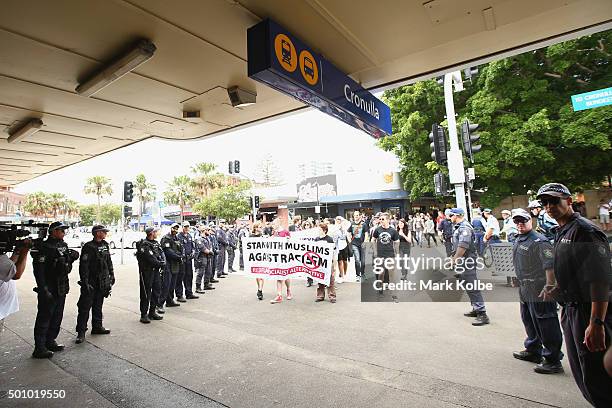 Sydney Riots 59 Remembering Cronulla Riots 10 Years On Stock Photos, High-Res ...