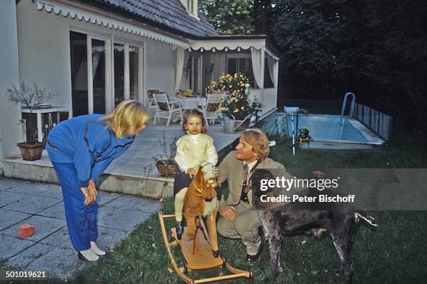 Fritz Wepper, Tochter Sophie Wepper , , Ehefrau Angela Wepper, Hund Ero, Homestory, 3 dreijährige Geburtstag von Tochter Sophie Wepper Deutschland, ,...