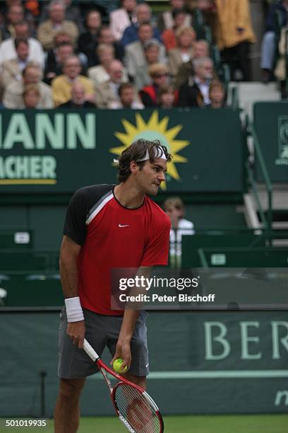 Roger Federer, Gerry Weber Open 2005, Halle, Deutschland, , P.-Nr.:894/2006, Gerry Weber Stadion, Tennis-Schläger, Ball, Promi NM; Foto:...