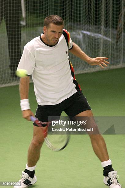 Alexander Waske, Gerry Weber Stadion, Halle , Deutschland, , P.-Nr.:894/2006, Tennis-Schläger, Promi NM; Foto: P.Bischoff/CD; Veröffentlichung nur...