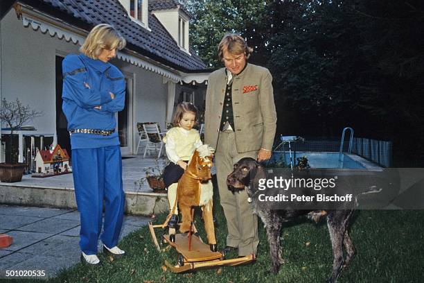 Fritz Wepper, Tochter Sophie Wepper , , Ehefrau Angela Wepper, Hund Ero, Homestory, 3 dreijährige Geburtstag von Tochter Sophie Wepper Deutschland, ,...