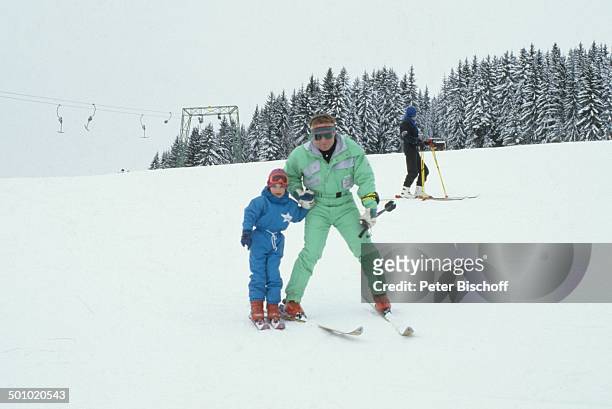 Fritz Wepper, Tochter Sophie Wepper , , Skiurlaub in Tirol, Söll, Österreich, , Skier, Berg, Schnee, Skibrille, Schauspieler, Promi, DB/DB; Foto:...