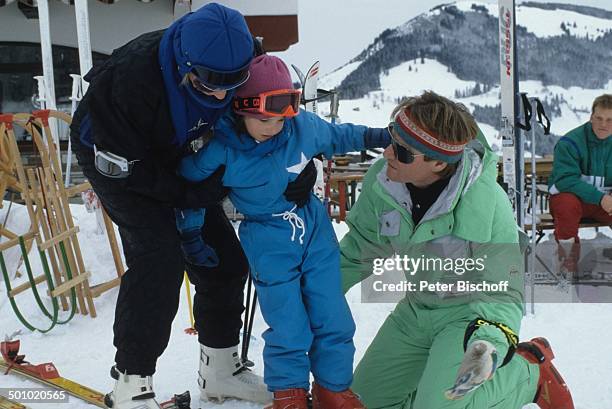 Fritz Wepper, Tochter Sophie Wepper , , Ehefrau Angela Wepper, Skiurlaub in Tirol, Söll, Österreich, , Skier, Berg, Schnee, Skibrille, Schauspieler,...