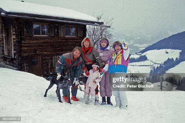 Fritz Wepper, Ehefrau Angela Wepper, Tochter Sophie Wepper , , Tochter Prinzessin Stephanie von Hohenzollern, Tochter Valerie von Hohenzollern , Hund...