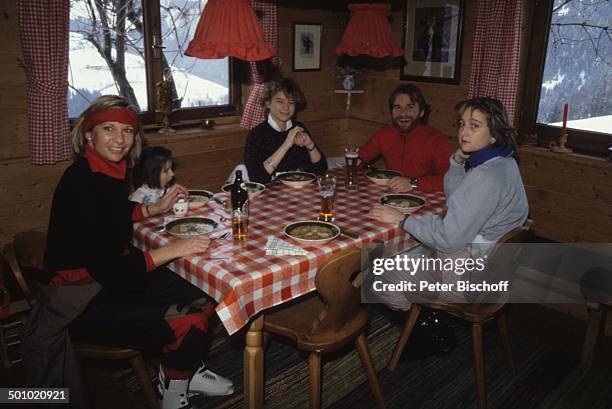 Fritz Wepper, Ehefrau Angela Wepper, Tochter Sophie Wepper , , Tochter Prinzessin Stephanie von Hohenzollern, Tochter Valerie von Hohenzollern ,...