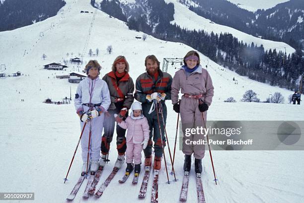 Fritz Wepper, Tochter Prinzessin Stephanie von Hohenzollern, Angela Wepper, Tochter Sophie Wepper , , Tochter Valerie von Hohenzollern , Winterurlaub...