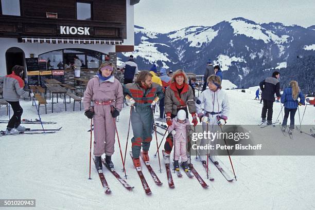 Fritz Wepper, Tochter Prinzessin Stephanie von Hohenzollern, Angela Wepper, Tochter Valerie von Hohenzollern , Tochter Sophie Wepper , , Winterurlaub...