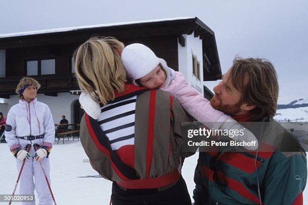 Fritz Wepper, Tochter Sophie Wepper , , Angela Wepper, Tochter Prinzessin Stephanie von Hohenzollern , Winterurlaub in Tirol, Söll, Österreich, ,...