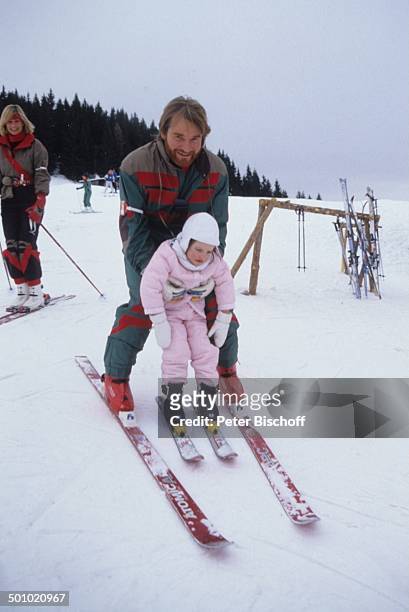 Fritz Wepper, Tochter Sophie Wepper, Angela Wepper , -39126, Winterurlaub in Tirol, Söll, Österreich, , Schnee, Berg, Winteranzug, Skianzug, Skier,...