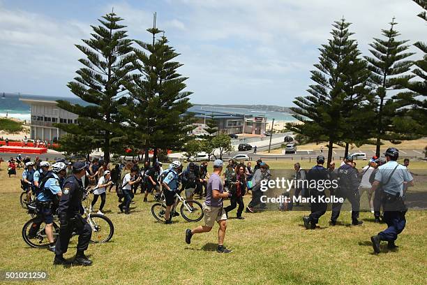 Sydney Riots 59 Remembering Cronulla Riots 10 Years On Stock Photos, High-Res ...