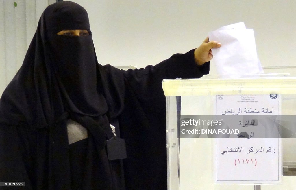 TOPSHOT-SAUDI-VOTE-WOMEN