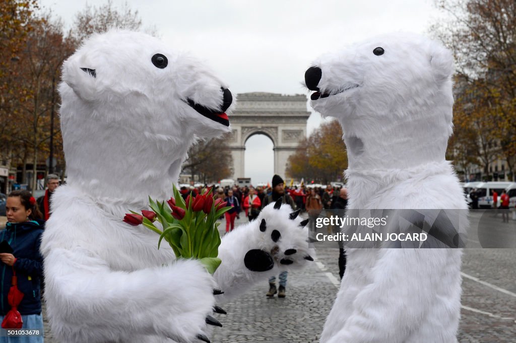 TOPSHOT-FRANCE-CLIMATE-WARMING-COP21-DEMO