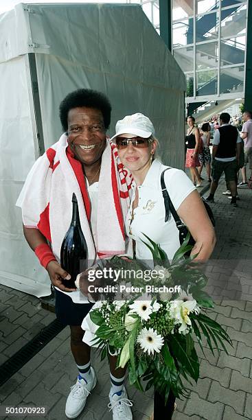 Roberto Blanco , Freundin Luzandra Strassburg , 16. "Gerry Weber Open", Tennis-Turnier, Halle, Westfalen, Nordrhein-Westfalen, Deutschland, Europa,...