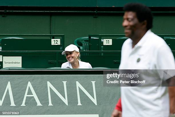 Roberto Blanco , Freundin Luzandra Strassburg , 16. "Gerry Weber Open", Promi-Tennis-Turnier, Halle, Westfalen, Nordrhein-Westfalen, Deutschland,...