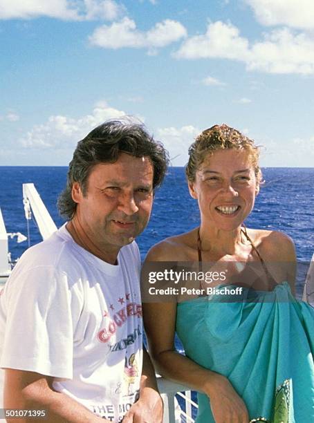 Evelyn Hamann, Stefan Behrens, -, ZDF-Serie "Der Millionenerbe", I.Staffel, Kreuzfahrtschiff MS "Berlin", Meer, Reling, Kreuzfahrt, ; Schauspieler,...