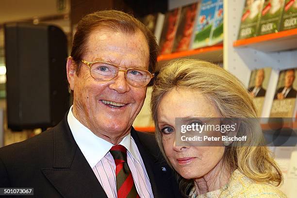 Roger Moore, Ehefrau Christina Tholstrup, Signierstunde Autobiografie "Mein Name ist Bond ... James Bond", "Mayersche Buchhandlung", Köln,...