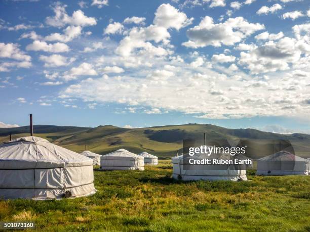 ger camp resort in mongolia - mongólia interior - fotografias e filmes do acervo