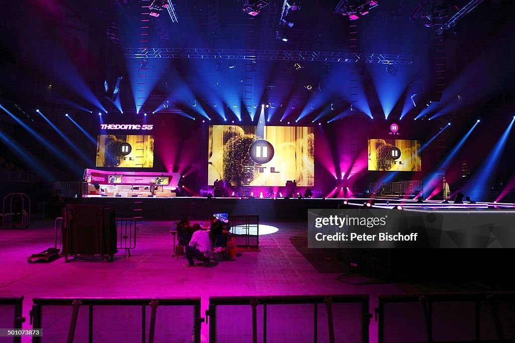 Kulisse der RTL II-Musikshow 'The Dome' 55, TUI-Arena, Hannover, Niedersachsen, Deutschland, Europa, Bühne, Scheinwerfer, Logo, Promi, 101074, BB, FTP
