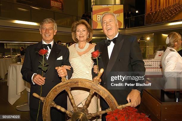 Siegfried Rauch , Heide Keller , Wolfgang Rademann , "25-Jahre-Traumschiff-Party", München, Bayern, Deutschland, Europa, Smoking, Fliege, Schmuck,...