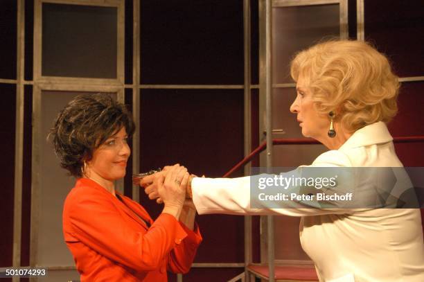 Diana Körner , Simone Solga, Theaterstück, Theaterkomödie "Acht Frauen", Theater "Komödie im Bayerischen Hof", München, Bayern, Deutschland, Europa,...