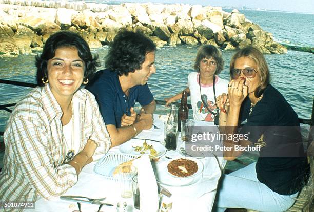 Daliah Lavi-Gans , , Sohn Rouven , Ehemann Peter Rittmaster , Name auf Wunsch , Miami Beach, Orlando, Florida, United States of Amerika ,...