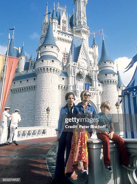 Daliah Lavi , , Ex-Ehemann Peter Rittmaster, Sohn Rouven, Kinderparadies "Walt Disney World Resort" , Orlando, Florida, United States of America ,...