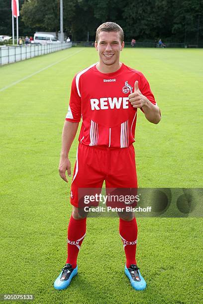 Lukas Podolski, PK, Sportplatz vom "1. FC Köln", Köln, Nordrhein-Westfalen, Deutschland, Europa, Logo, Werbung, Sponsor, Fussball-Schuhe, Trikot,...