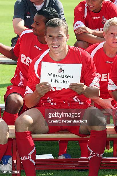 Lukas Podolski , Mannschaftsmitglieder, PK, Sportplatz vom "FC Köln", Köln, Nordrhein-Westfalen, Deutschland, Europa, Logo, Werbung, Sponsor, Trikot,...