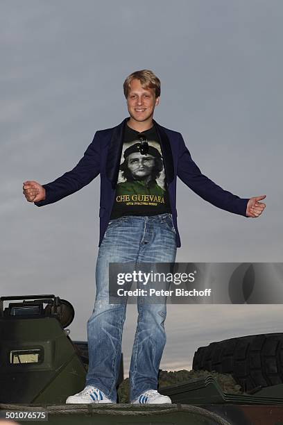 Oliver Pocher mit T-Shirt von Nationalheld Che Guevara, Premiere vom Pilotfilm der RTL-Krimi-Serie "Alarm für Cobra 11", Staffel 17, MMC-Studios,...