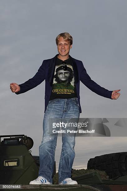 Oliver Pocher mit T-Shirt von Nationalheld Che Guevara, Premiere vom Pilotfilm der RTL-Krimi-Serie "Alarm für Cobra 11", Staffel 17, MMC-Studios,...
