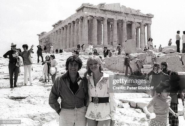 Roy Black, Ehefrau Silke Vagts ,, Flitterwochen, Akropolis, Athen, Griechenland, Europa, sw, schwarz-weiss, Urlaub, Ausgrabungsstätte, Sänger,...