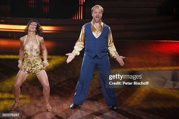 Moritz A. Sachs mit Tanzpartnerin Melissa Ortiz-Gomez, Viertelfinale der 4.Staffel der RTL-Tanzshow "Let's Dance", Köln, Nordrhein-Westfalen,...