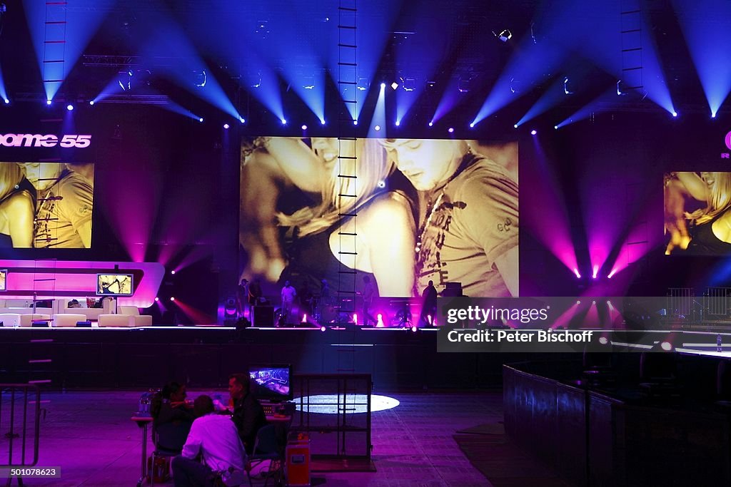 Kulisse der RTL II-Musikshow 'The Dome' 55, TUI-Arena, Hannover, Niedersachsen, Deutschland, Europa, Bühne, Scheinwerfer, Logo, Promi, 101074, BB, FTP