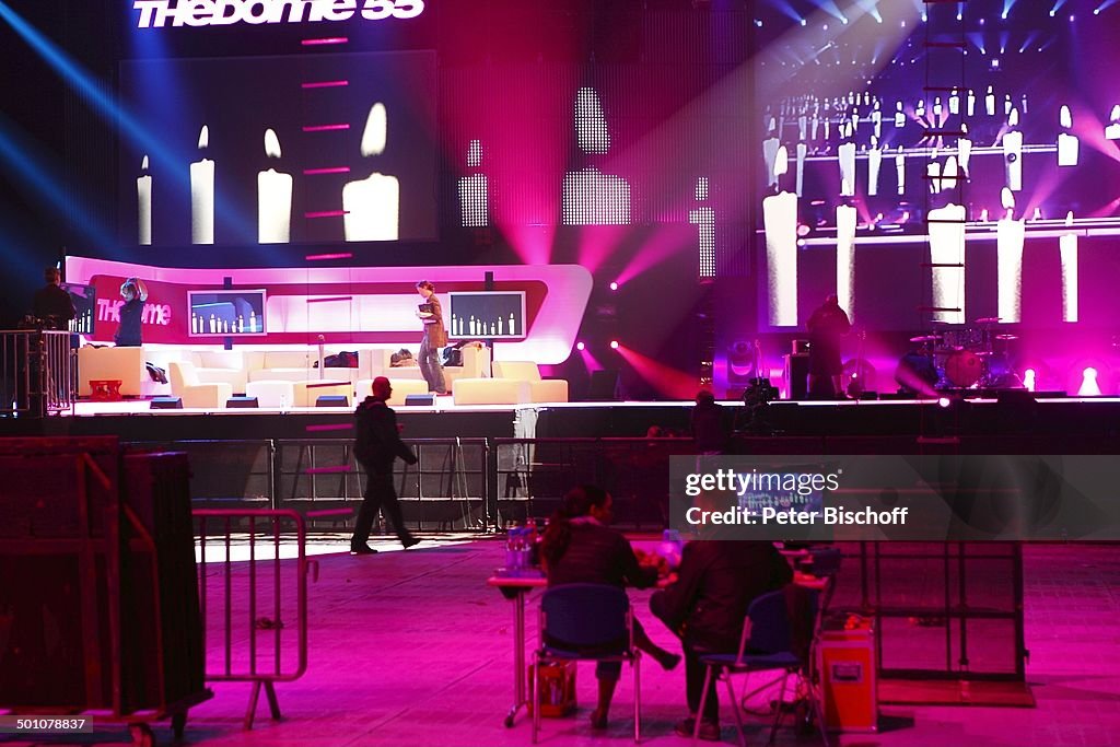 Kulisse der RTL II-Musikshow 'The Dome' 55, TUI-Arena, Hannover, Niedersachsen, Deutschland, Europa, Bühne, Scheinwerfer, Logo, Promi, 101074, BB, FTP