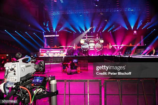 Kulisse der RTL II-Musikshow "The Dome" 55, TUI-Arena, Hannover, Niedersachsen, Deutschland, Europa, Bühne, Scheinwerfer, Logo, Kamera, Promi BB,...