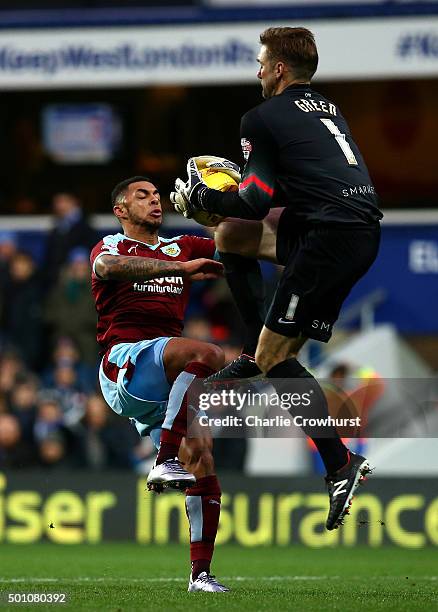 Andre Gray of Burnley avoids clashing with Rob Green of QPR during the Sky Bet Championship match between Queens Park Rangers and Burnley at Loftus...