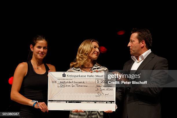 Steffi Graf , Julia Görges , Ralf Weber, "Warsteiner Champions-Trophy" 19. "Gerry Weber Open", Halle , Nordrhein-Westfalen, Deutschland, Europa,...