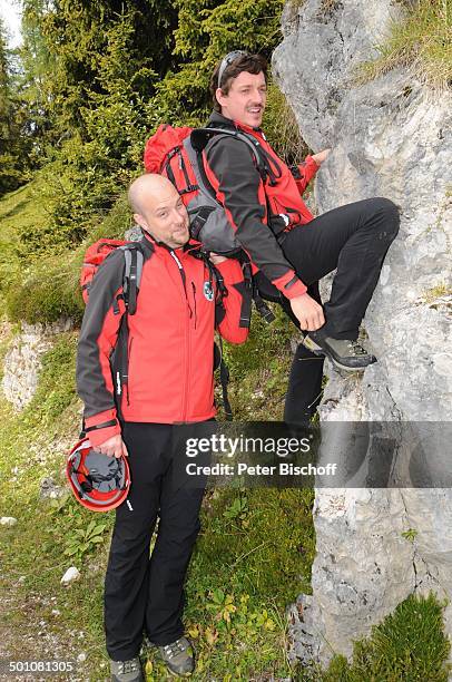 Markus Brandl, Stephan Zinner , ZDF-Serie "Die Bergwacht", Ramsau am Dachstein, Steiermark, Österreich, Europa, Gebirge, Berg, Uniform, Sturzhelm,...