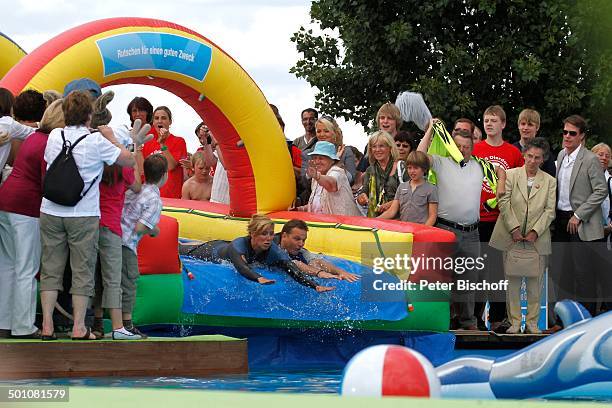 Andrea "Kiwi" Kiewel , Kai Böcking, ZDF-Sendung "Fernsehgarten" , Mainz, Rheinland-Pfalz, Deutschland, Europa, Jubiläum, Jubiläumsshow, rutschen,...