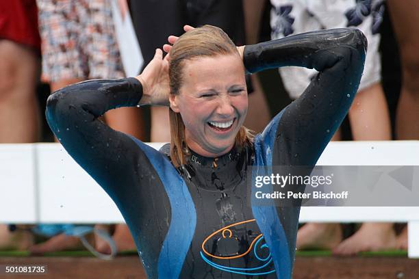 Andrea "Kiwi" Kiewel im Pool nach Wasserrutsche, ZDF-Sendung "Fernsehgarten" , Mainz, Rheinland-Pfalz, Deutschland, Europa, Jubiläum, Jubiläumsshow...