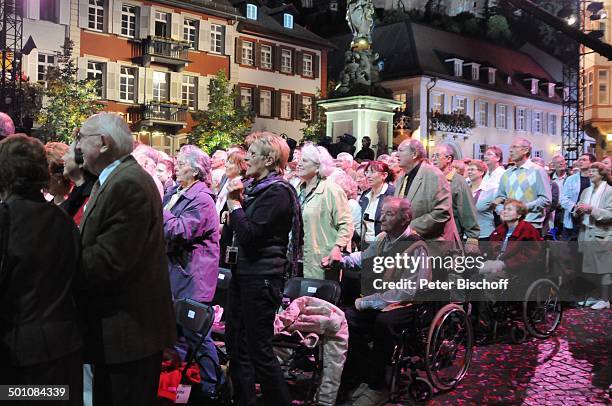 Publikum, ZDF-Musikshow "Ich habe mein Herz an Heidelberg verloren" beim Heidelberger "Herbstfest", Auftritt von A n d r e R i e u und seinem "J o h...