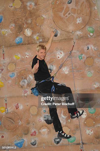 Martin Gruber, PK zur ZDF-Serie "Die Bergwacht", Kletterwand vom "Deutschen Alpenverein", München, Bayern, Europa, Kletterer, Seil, Sport,...