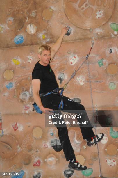 Martin Gruber, PK zur ZDF-Serie "Die Bergwacht", Kletterwand vom "Deutschen Alpenverein", München, Bayern, Europa, Kletterer, Seil, Sport,...