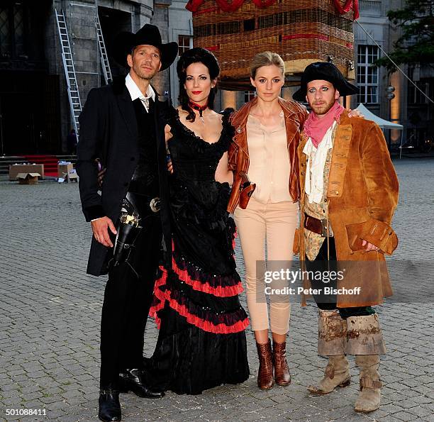 Kai Wiesinger , Bettina Zimmermann , Annika Blendl , Fabian Busch , RTL-Abenteuer-Film "Die Jagd nach dem Bernsteinzimmer", "Deutsches Museum",...