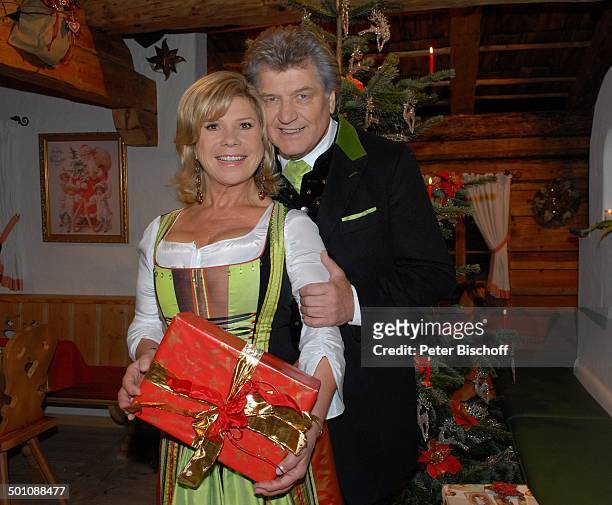 Marianne Hartl, Ehemann Michael , ZDF-Musik-Show-"Weihnachten mit Marianne & Michael", Ellmau, Tirol, Österreich, Ehefrau, Weihnachtsbaum,...