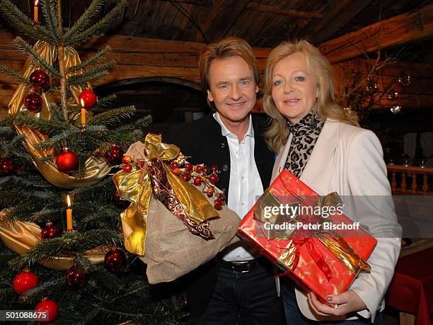 Uwe Busse , Ehefrau Katherina, ZDF-Musik-Show-"Weihnachten mit Marianne & Michael", Ellmau, Tirol, Österreich, Ehemann, Geschenk, Weihnachtsgeschenk,...