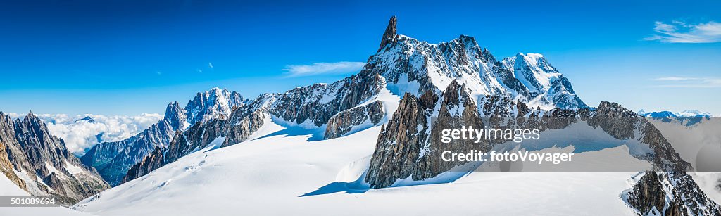 Alpen schroffen Berggipfeln panorama über schneebedeckte Vallée Blanche Chamonix