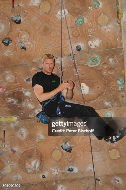 Martin Gruber, PK zur ZDF-Serie "Die Bergwacht", Kletterwand vom "Deutschen Alpenverein", München, Bayern, Europa, Kletterer, Seil, Sport,...