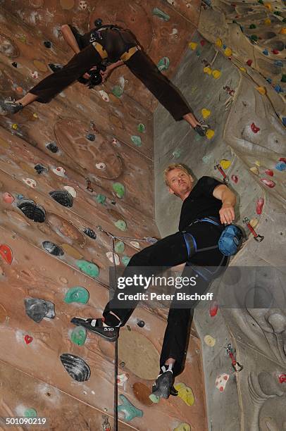 Martin Gruber, PK zur ZDF-Serie "Die Bergwacht", Kletterwand vom "Deutschen Alpenverein", München, Bayern, Europa, Kletterer, Seil, Sport,...